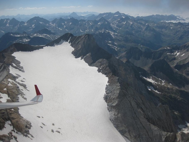  Flying over the Vignemale glacier 
